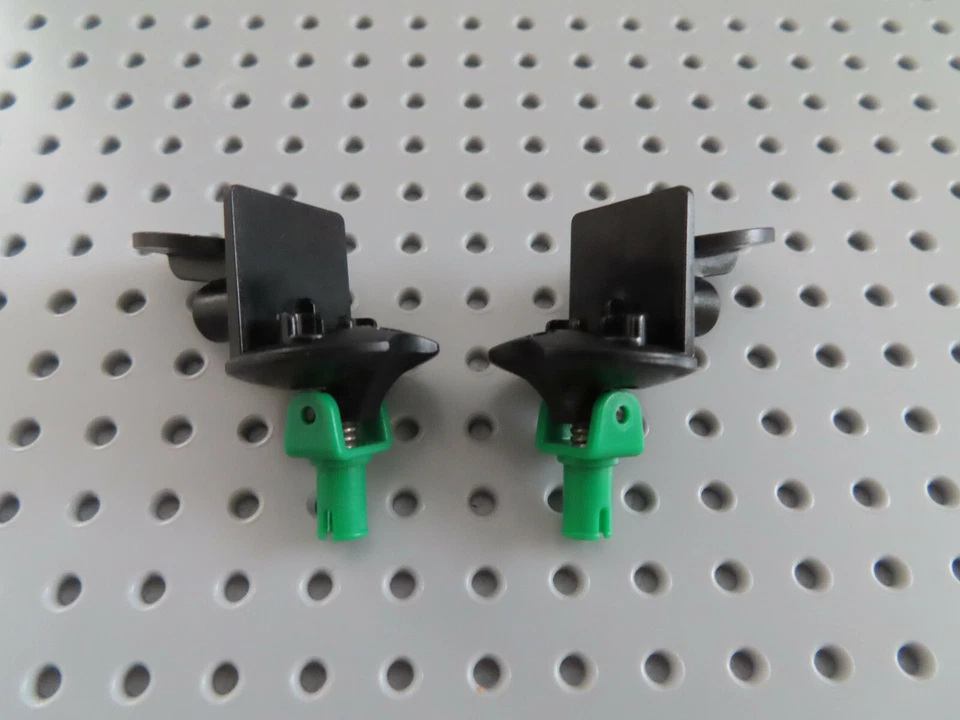 Lego 2 x Fußballer Standplatte schwarz Pin grün Sprungfeder 30488c01  3420 3425 - Bild 1 von 1