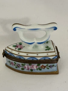 Squisita scatola portagioie vintage Limoges vittoriana in ferro con chiusura Fleur De Lis - Foto 1 di 9