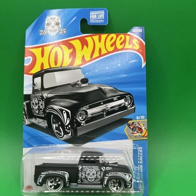 Camión Ford Hot Wheels - Serie 2025 - Flat Black 2025 Day of Dead personalizado '56 Foto 1 de 4