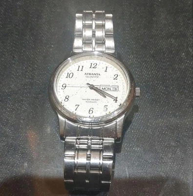 Reloj Pulsera Ricoh Atlanta Cuarzo Usado Raro Funcionamiento Banda Metal Foto 1 de 3