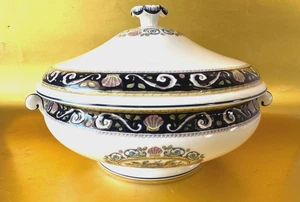 Cazuela/Taureen cubierta Wedgwood, patrón azul cobalto Runnymede, como nueva - Imagen 1 de 8