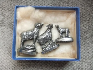 Estatuillas miniatura vintage de peltre de calidad de carnero, oveja y cordero hechas en Gales - Imagen 1 de 7