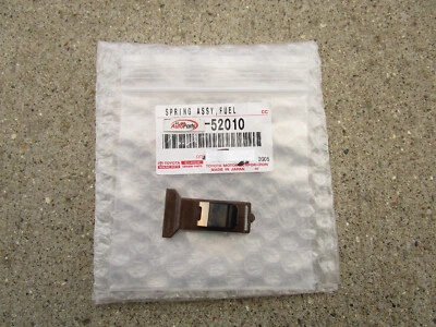 04 - 06 SCION XB 燃油门盖释放弹簧夹数量 1 原始设备制造商新品 — 第 1/3 张图片