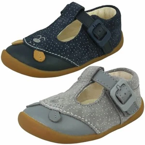 Scarpe da bambina Clarks casual tutti i giorni in camoscio con fibbia prime Roamer Cub - Foto 1 di 19