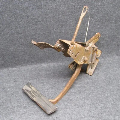 Pedal de freno eléctrico Chrysler Windsor 1957-1959 con montaje de acoplamiento de soporte 69071 Foto 1 de 4