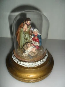Presepe Natività Giuseppe Gesù Maria in campana di vetro base in legno dorata - Foto 1 di 5