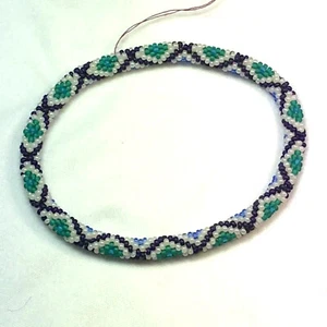 Diamanten Perlen gehäkeltes Armband - blau und grün - 7,5" Handgelenk - Bild 1 von 6