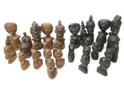 De colección. Juego de ajedrez africano de madera tallada 30 piezas incompleto Foto 1 de 4