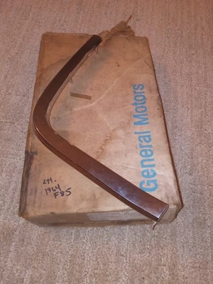 NOS- 1964  OLDSMOBILE F85- FRONT LH MLDG -384269 - Image 1 of 3