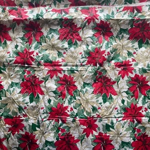VINTAGE CHRISTMAS POINSETTIA TABLECLOTH VINYL 57 X 80 - Picture 1 of 4