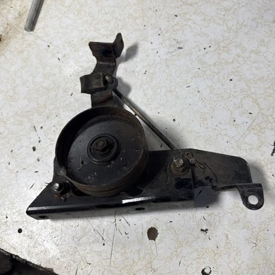 Conjunto de rueda loca de toma de fuerza Cub Cadet serie 3000 P-3 Foto 1 de 2