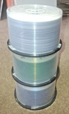 LOT 130 + OR - BLANNK DVD R & CD R DISCS VERBATIM & UNBRANDED.16X 4.7 GB/52X 700 - Image 1 of 4