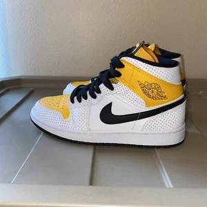 VNDS Nike Air Jordan 1 Mid Laser Orange, Women's Sz 6.5 (BQ6472-107) USED ONCE - Picture 1 of 7