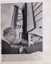 WERNHER VON BRAUN Rocket Scientist & DR GEORGE MUELLER : Rare VINTAGE 1966 Photo