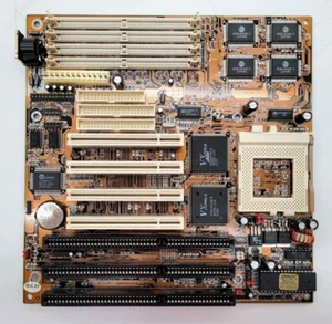 MOTHERBOARD M558+CPU INTEL 200MH+RAM 16MB - Picture 1 of 4
