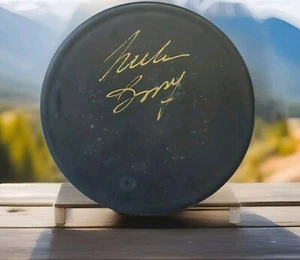 MIKE BOSSY HOF SIGNED BLANK OFFICIAL HOCKEY PUCK NO COA NEW YORK NY NYC LEGEND - Picture 1 of 3
