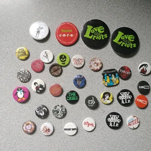 Pin Button Music Culture Badges 30+ From 1990s 2000s ? - Picture 1 of 7