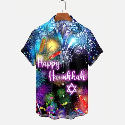 Camisa manga curta Hanukkah Menorah 9 castiçais estampa - Imagem 1 de 2