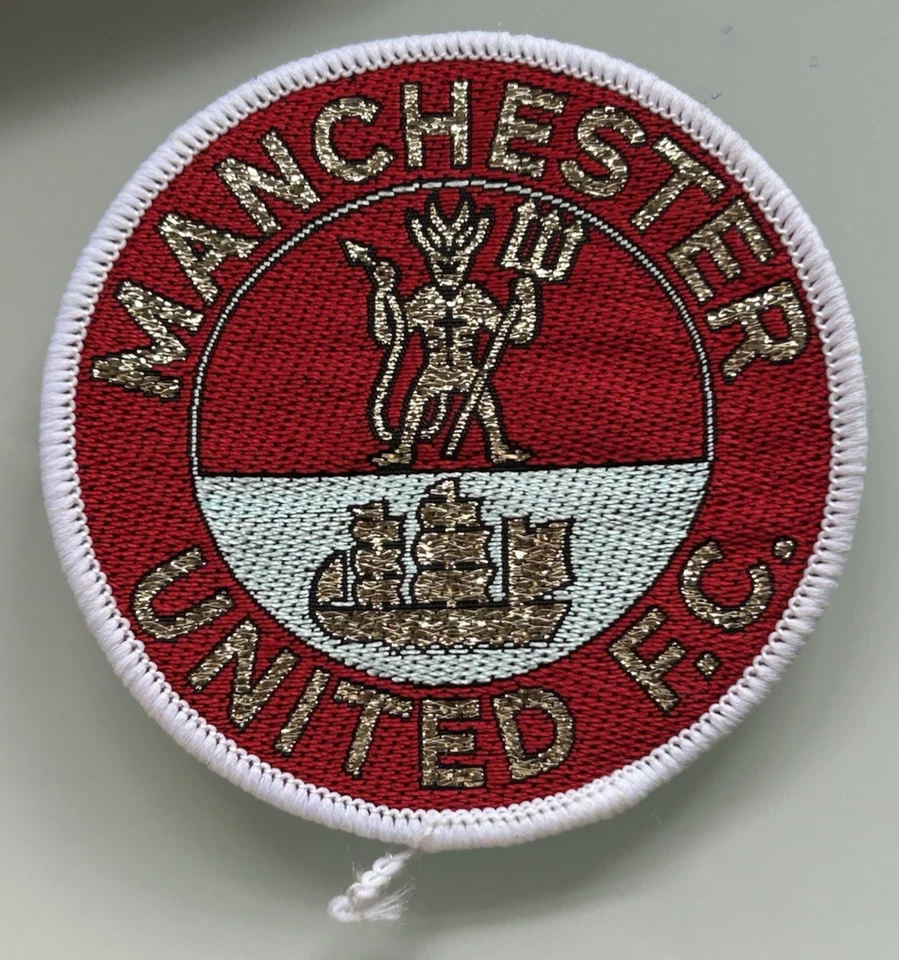 MANCHESTER UNITED circular CLOTH Woven Badge Vintage and UNUSED  7cm diameter - image 1 of 3