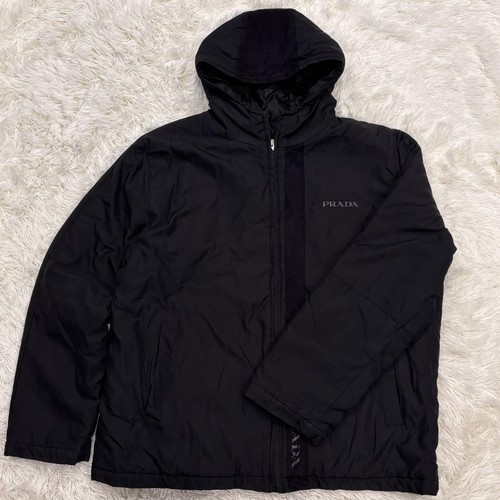 Giacca Prada in nylon nero con cappuccio molto popolare