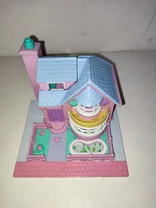 POLLY POCKET MAISON VILLA  A ETAGE AVEC BAIE VITREE LUMINEUSE BLUEBIRD 1993 - Imagen 1 de 8