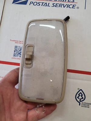 Toyota Camry 2002-2006 luz de techo interior superior domo OEM 81240-AA020 Foto 1 de 2