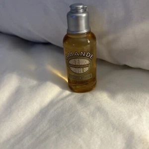 New L'Occitane Amande Shower Oil 1.1oz With Almond Oil - Picture 1 of 2