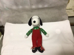 muñeca de peluche Snoopy vintage vestida para la temporada navideña - Imagen 1 de 1