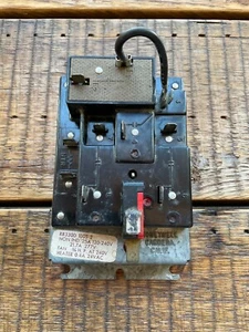 Honeywell Sequencer Switch R8330D 1005 2 120/240V 24VAC 25A - Bild 1 von 3
