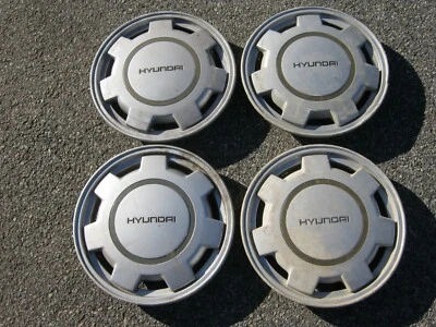 Tapacubos originales de fábrica de 1985 a 1988 Hyundai Excel 13 pulgadas cubiertas de rueda arañazos Foto 1 de 4