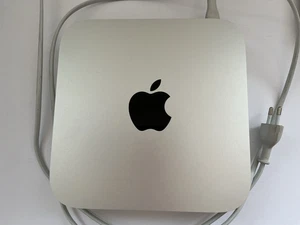 Apple Mac mini A1347 Quadro-Core i7 2,3 GHz 8GB Ram 512GB SSD Desktop PC Silber - Bild 1 von 14