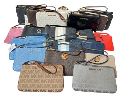 MICHAEL KORS JET SET TRAVEL LARGE TOP ZIP WRISTLET - Image 1 of 4