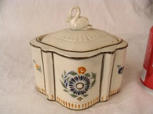 Antike Zuckerdose mit Deckel und Schwan aus Prattware Keramik aus dem 19. Jahrhundert - Bild 1 von 6