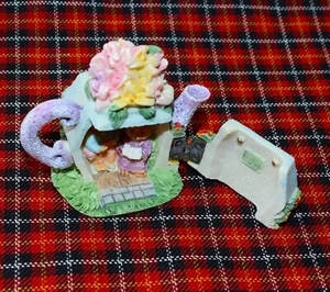 De colección Cerámica Mundo Rosa Floral Tetera Se Abre Para Oso Casa 1998 Decoración Figura 2.5" - Imagen 1 de 5