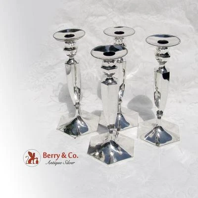Candelabros altos hexagonales con cuentas 4 piezas de plata de ley 1894 Roger Williams Foto 1 de 4