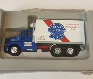 Model Power 32103, Pabst Blue Ribbon Beer Straight Delivery Truck, 1/87 HO Scale - Picture 1 of 4