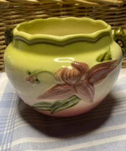 HULL POTTERY VASE W7-5 1/2" Vintage, Hairline Crack Near Bottom, See Pics - Picture 1 of 6