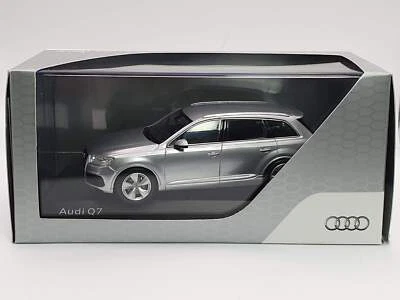 Audi Q7 1/43 Argento - Immagine 1 di 2
