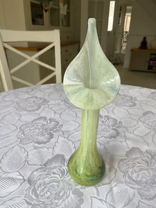 Jack in the pulpit green stained glass vase - Picture 1 of 8