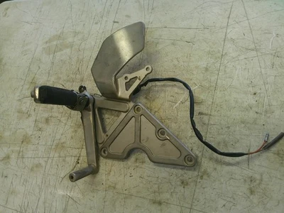 1991-1993 Suzuki bandit 400 GSF400 delantero derecho estriba del conductor montaje de freno Foto 1 de 4