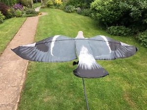 1 SILLOSOCKS HYPA-FLAP Pigeon Decoy suitable for ROTARY MAGNET /BOUNCER - Picture 1 of 5