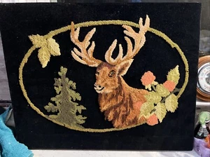 Vintage deutsche Lochnadelarbeit 16” x 20” schwarzer Samtrücken - Bild 1 von 5