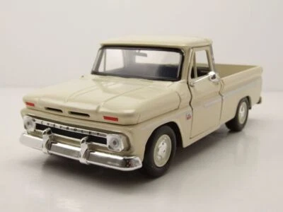 Chevrolet C-10 Fleetside Pick-Up 1966 Beige Coche a Escala 1:24 MotorMax - Imagen 1 de 4