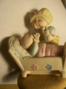 PORZELLAN KOHL PATCH FIGUR "BESONDERE GEDANKEN FÜR BESONDERE MENSCHEN" 1984 Baby - Bild 1 von 6