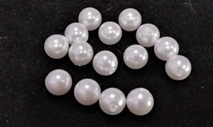 Perlas concha, alto brillo, medio perforadas, 6 mm redondas, agujero de 0,8 mm, 5 pares. - Imagen 1 de 3