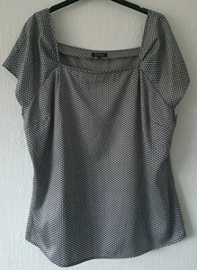 NWOT PAPAYA BLACK & WHITE CIRCLE PATTERN BLOUSE UK 20 CAPPED SLEEVES - Picture 1 of 7