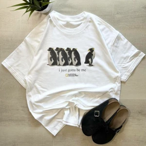 I Just Gotta Be Me Penguin National Geographic Vintage T Shirt S-5XL - Picture 1 of 4