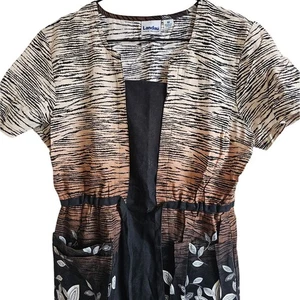 Landau Womens Sz M Short sleeve Scrub Top Zebra Animal Print Safari - Picture 1 of 3