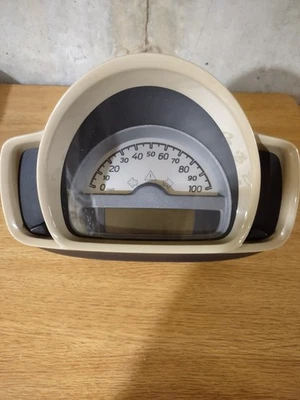 Medidor de velocímetro Smart Fortwo W451 2008-2013 usado 150.307 millas. A4515405447 Foto 1 de 4