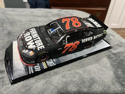 Литая модель NASCAR Риган Смит 2011 Darlington Win 1:24  - Изображение 1 из 4